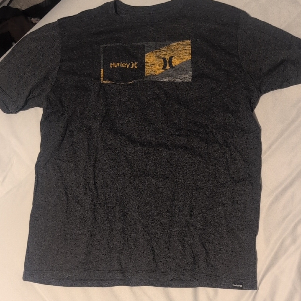 Hurley Men's Charcoal and Gold Graphic Tee
